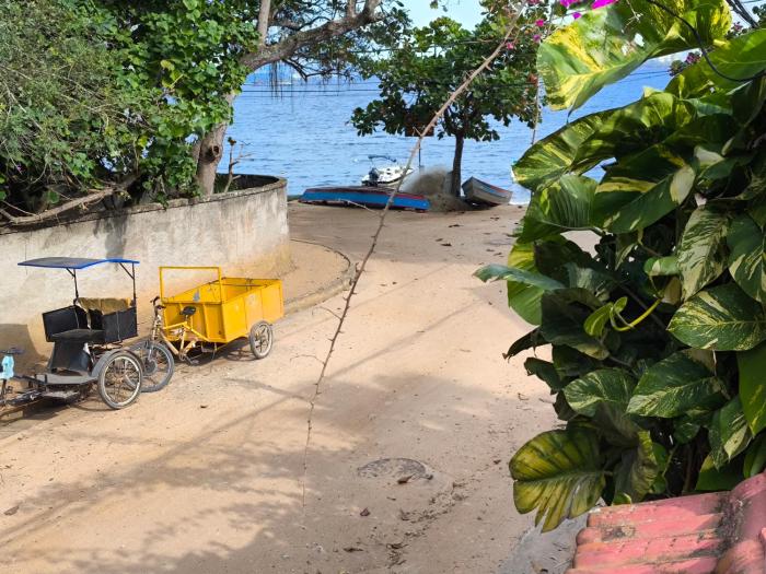 Paquetá: 2 quartos - AC , Wi-Fi e Churrasqueira!
