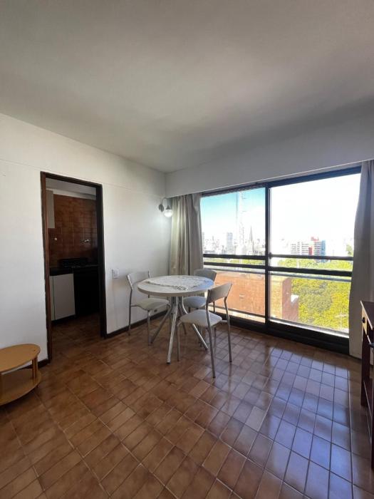 Check and Home - Yrigoyen - 3 Huéspedes en el Centro