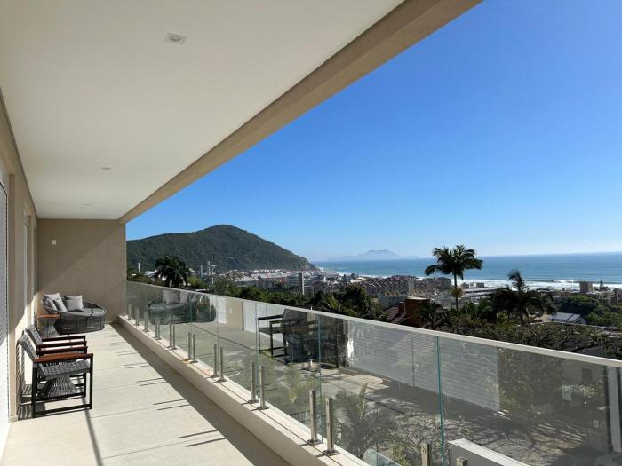 Paraiso com vista do mar e montanha na Praia Brava