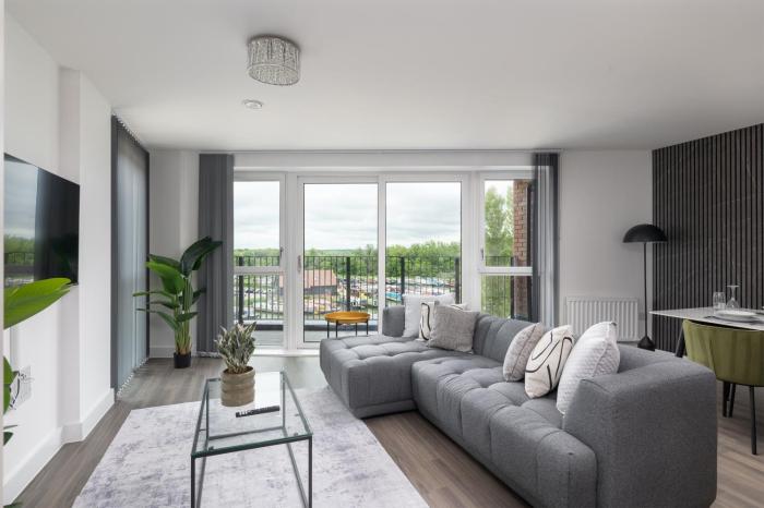 Lovely Home Near Canal, Park, & Central MK