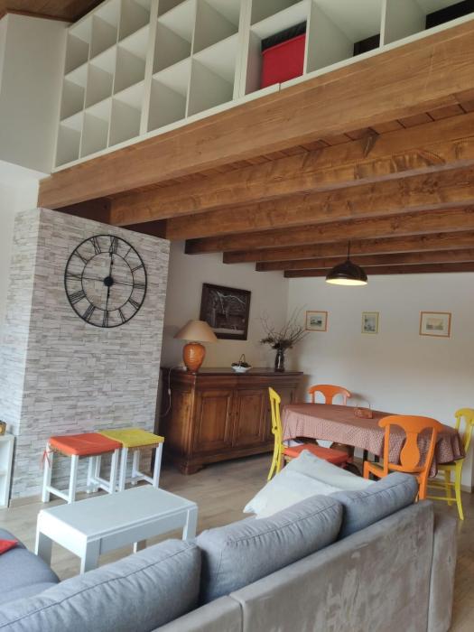 Duplex with spectacular mountain views for 8