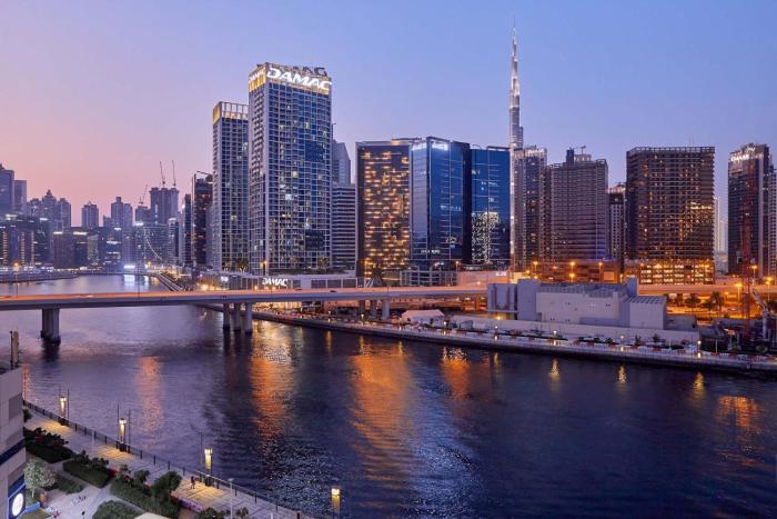 Luxury 1BHK with Stunning Canal View Business Bay