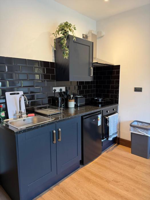 Globe Apartments M16