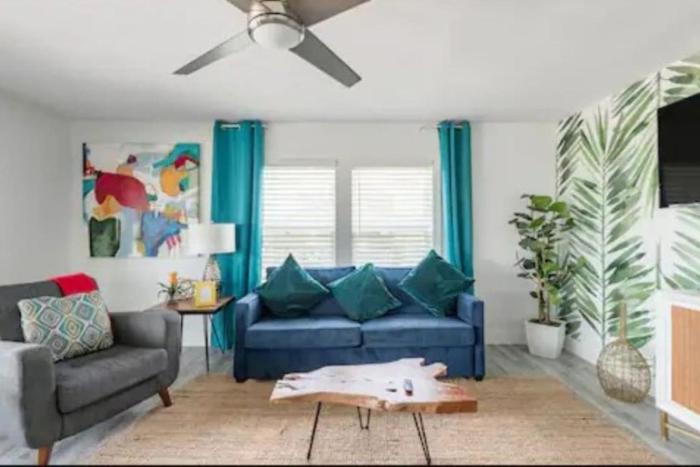 Beach House with Huge Deck and Great Views