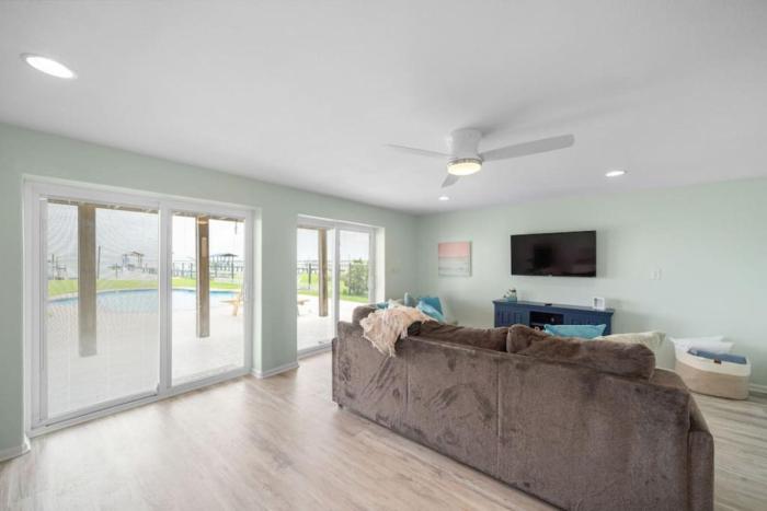Galveston Bay Front Home with Private Pool and Pier