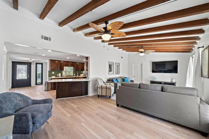 Sprawling estate with private pool and game room and guest house