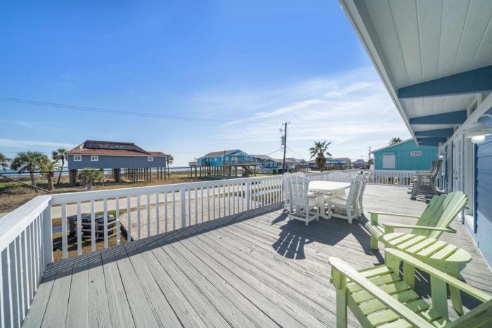 Beach Bungalow with Large Yard and Spectacular Ocean Views