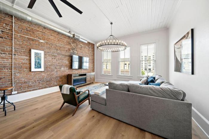 Spacious Loft, Close to The Strand, Port, and Beach