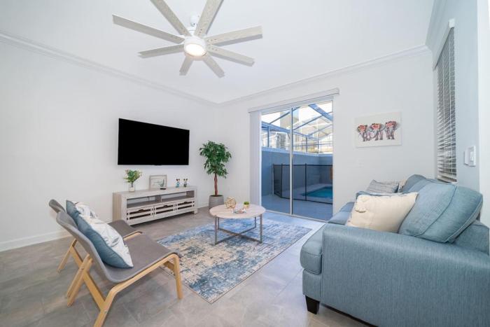 Luxury House with Pool and Resort