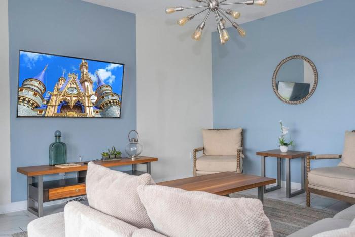 Stunning 6 BD House - Private Pool