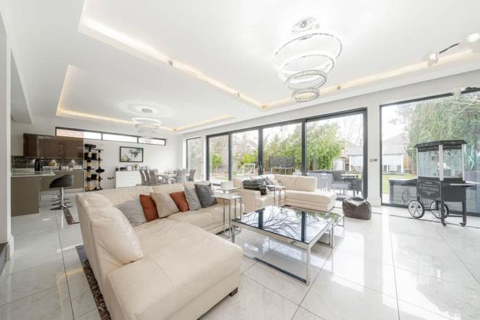 Exceptional Luxury w Leisure Facilities