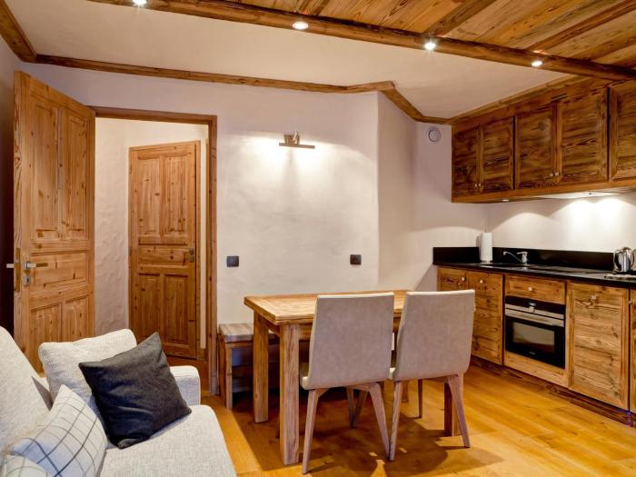 Appartement cosy centre Courchevel 1850, accès piste, parking - FR-1-514-35