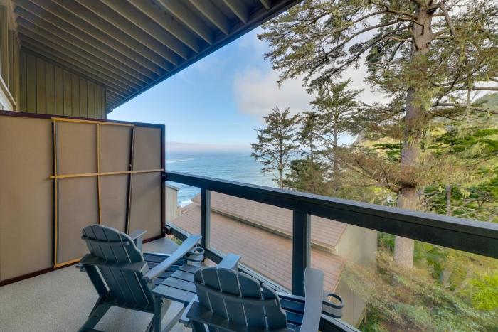 Steps to Otter Crest Beach: Studio w Resort Perks