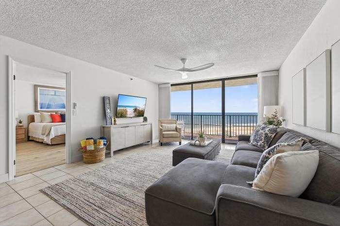 New Listing! Updated direct oceanfront condo with a pool, hot tub, and garage parking