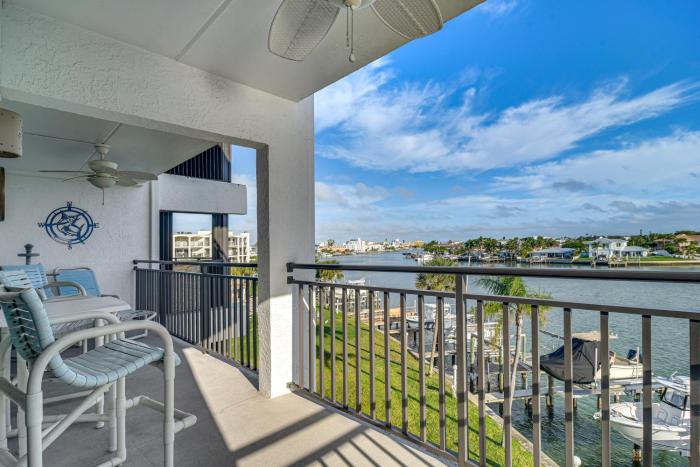 Pool, Beach Access Waterfront Treasure Island Gem
