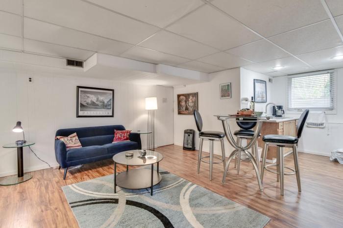 Hot Tub Access Studio 5 Mi to Downtown Portland!