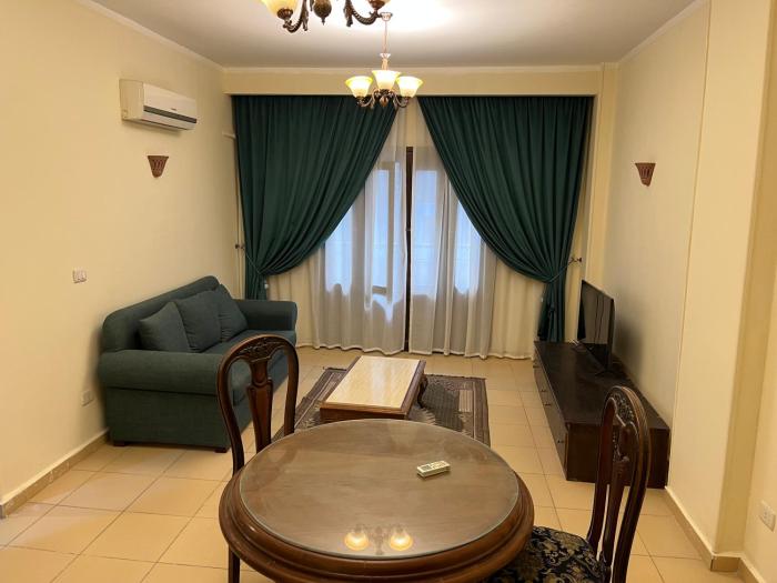 Cozy Apartment, on Sheraton Road Near Metro Market