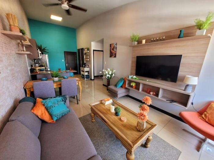 Near Airport - Lush Gardens, Pool, King Bed, Security