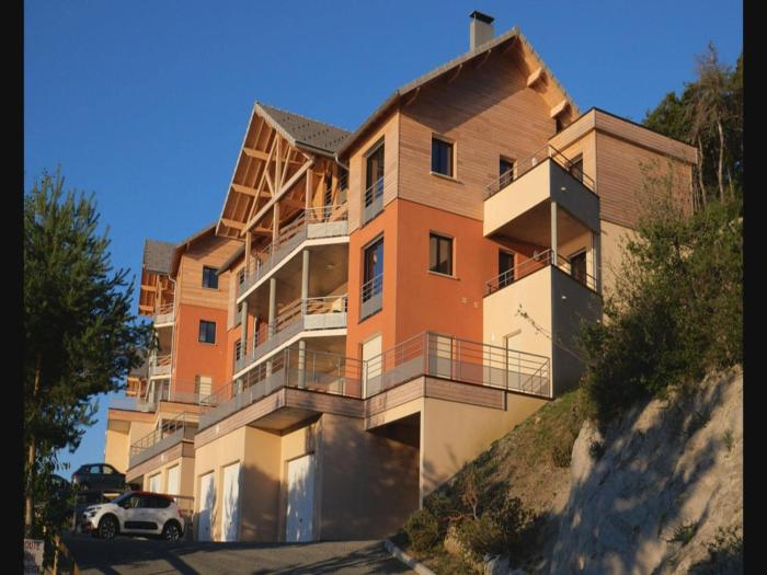 Cozy Group Stay with a Fireplace