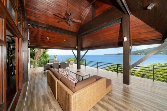 35 - Vast Beach Front Villa