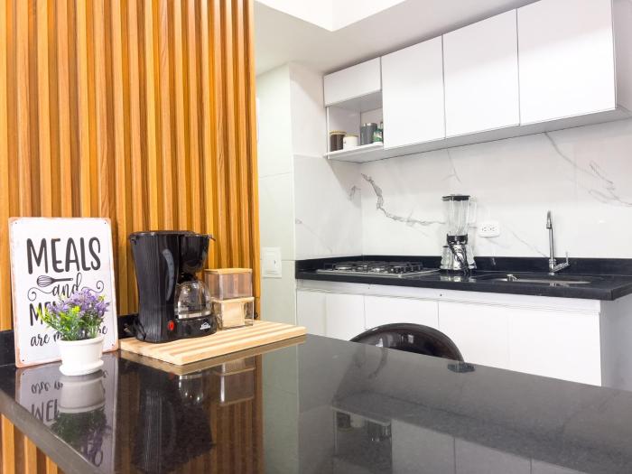 Apartamento con 3 Cuartos, 2 baños, AC y Vista al Mar