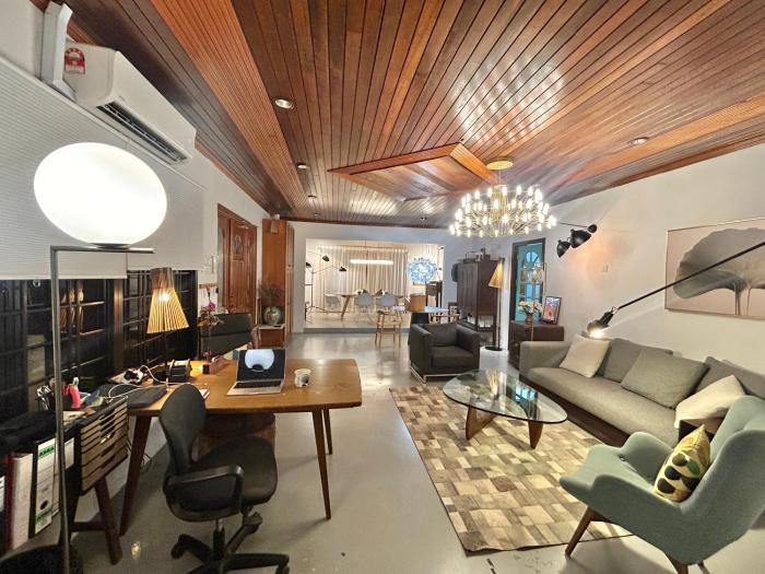 Chic Designer 3 Rooms Shared Bungalow near LRT SS1 PJ