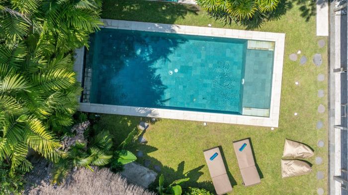 Villa Nak - Charming 4BR Family-Friendly Villa, Walking Distance to Seminyak Beach