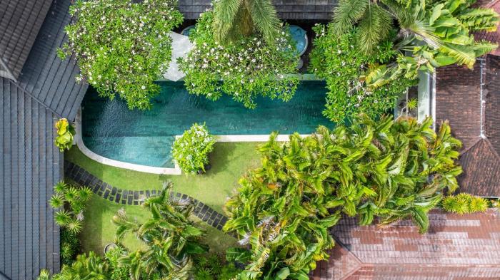 Villa Cinta Damai - Stunning & Stylish 4BR Luxury Villa in the Heart of Seminyak, Just a 10-Min Walk to the Beach