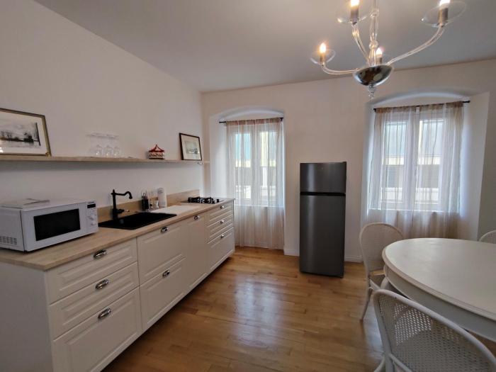 Casa Renova, intero appartamento, 2 camere, max 4 ospiti, Trieste zona storica