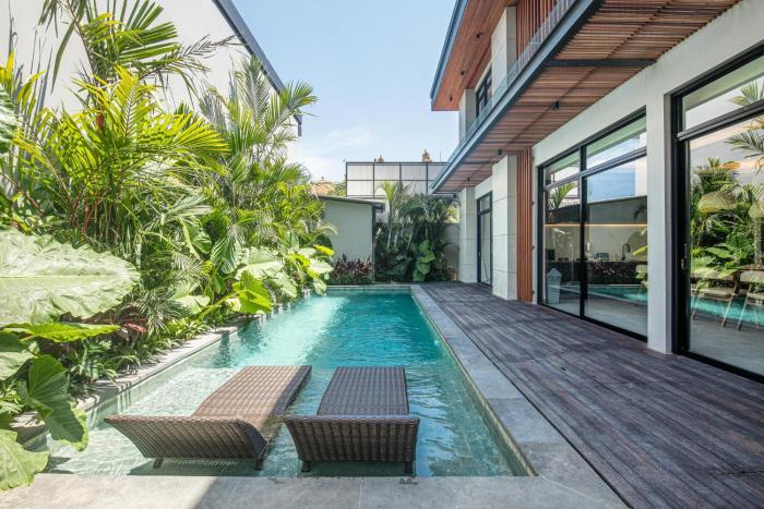 TSerene 5-Bedroom Villa 400 m from Batu Bolong