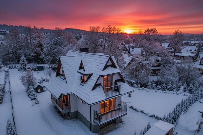 Domek Gabi z balią w ogrodzie