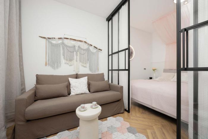 Pastel Apartment Andersa in Warsaw with Air Conditioning by Noclegi Renters