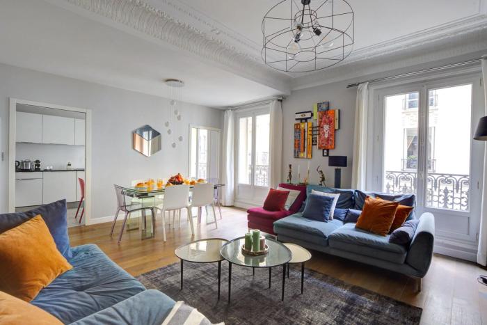 Arc de Triomphe & Théâtre Marigny - Paris Vacation Rentals