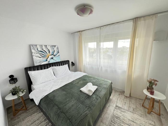 Central Palace Suite with Self Checkin