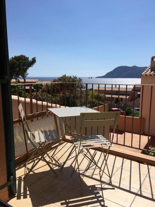 Very nice fully renovated studio with sea view