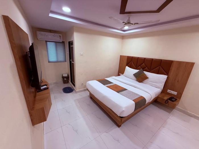 Riverside Retreat Dombivli - Swimming Pool - Couple Friendly - Comfortable Stay