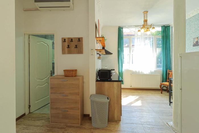 Central 1BR Stay on Rustaveli Avenue - by Wehost