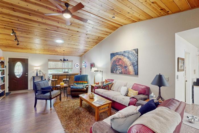 3BR Home Close to Golf, Trails, Lake, and Ski Resort