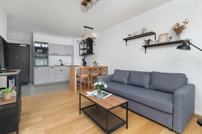 Functional Apartment with Parking in Cracow by Noclegi Renters