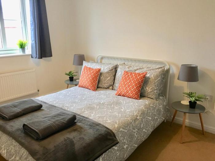 AwayOnBusiness Spacious Detached Highfield House