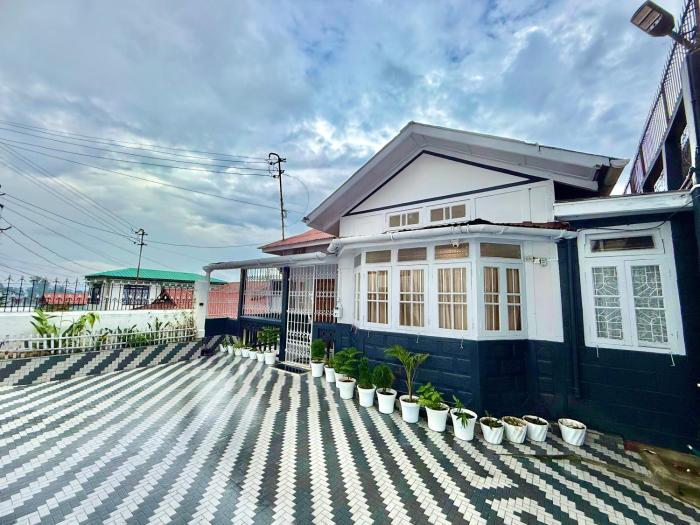 Yepplo Holiday Home - Traditional 2BHK Wooden House - Laban, Shillong