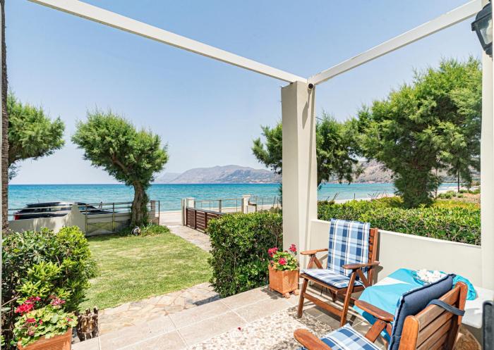 Big Blue Villa in Kisamos, 10 meters from Sea