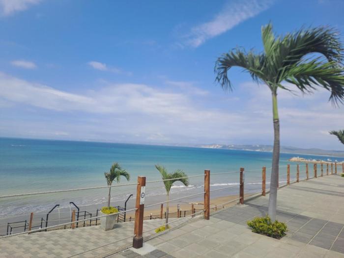 Casa con vista al mar y piscina en Manta