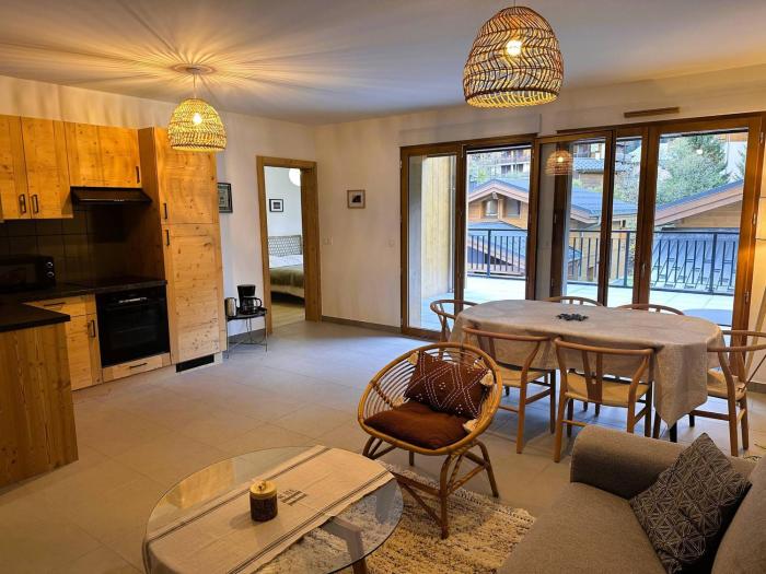 Bel appartement avec grande terrasse, proche du téléphérique - FR-1-464-251