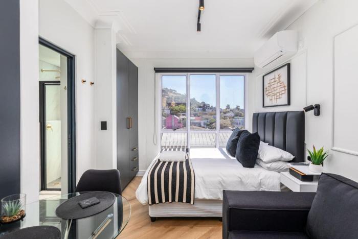 602 The Valour Luxurious Apartment