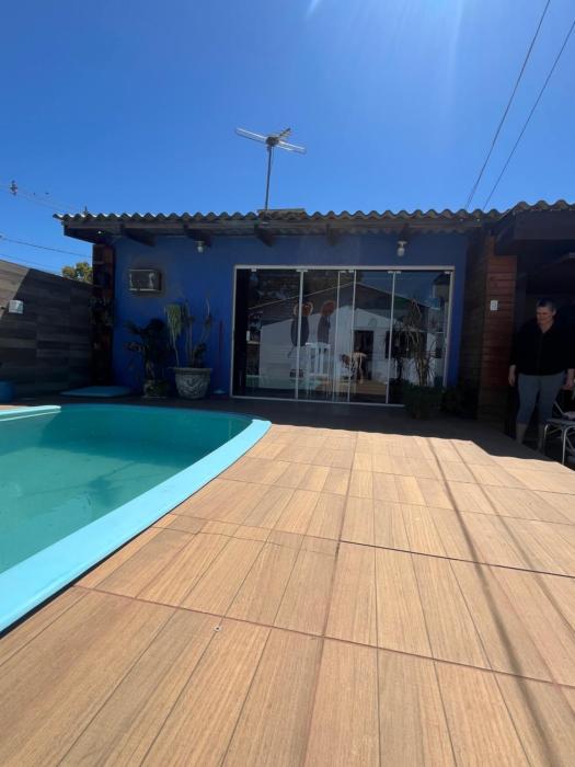 Hospedagem familiar com piscina e churrasqueira