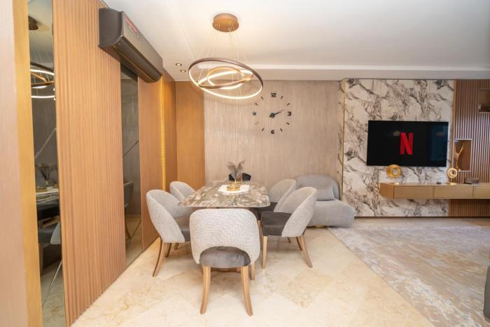 Luxury apartment with sea view and free parking