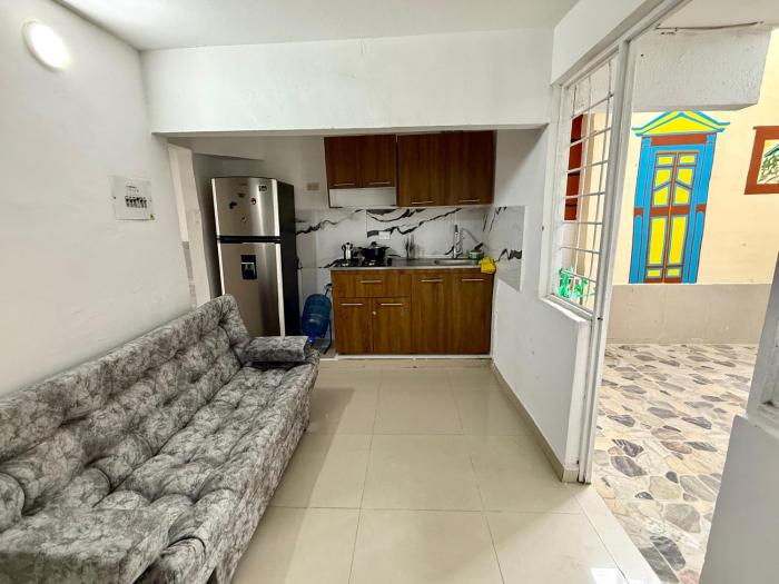 Casa central con parqueadero