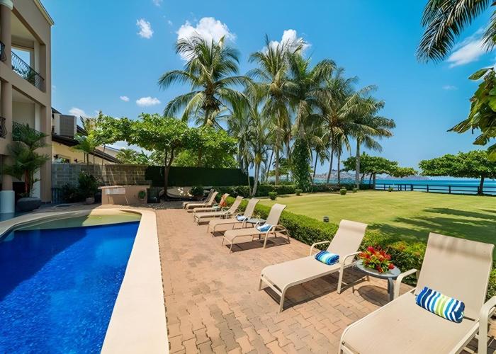 El Destino 1b - Beachfront Escape, Pool, Patio & More