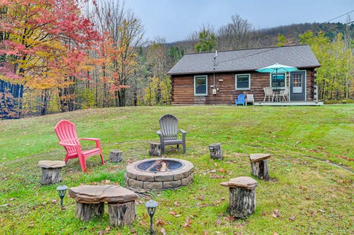 High Peak Heaven: Cozy Log Cabin on 1 Acre!